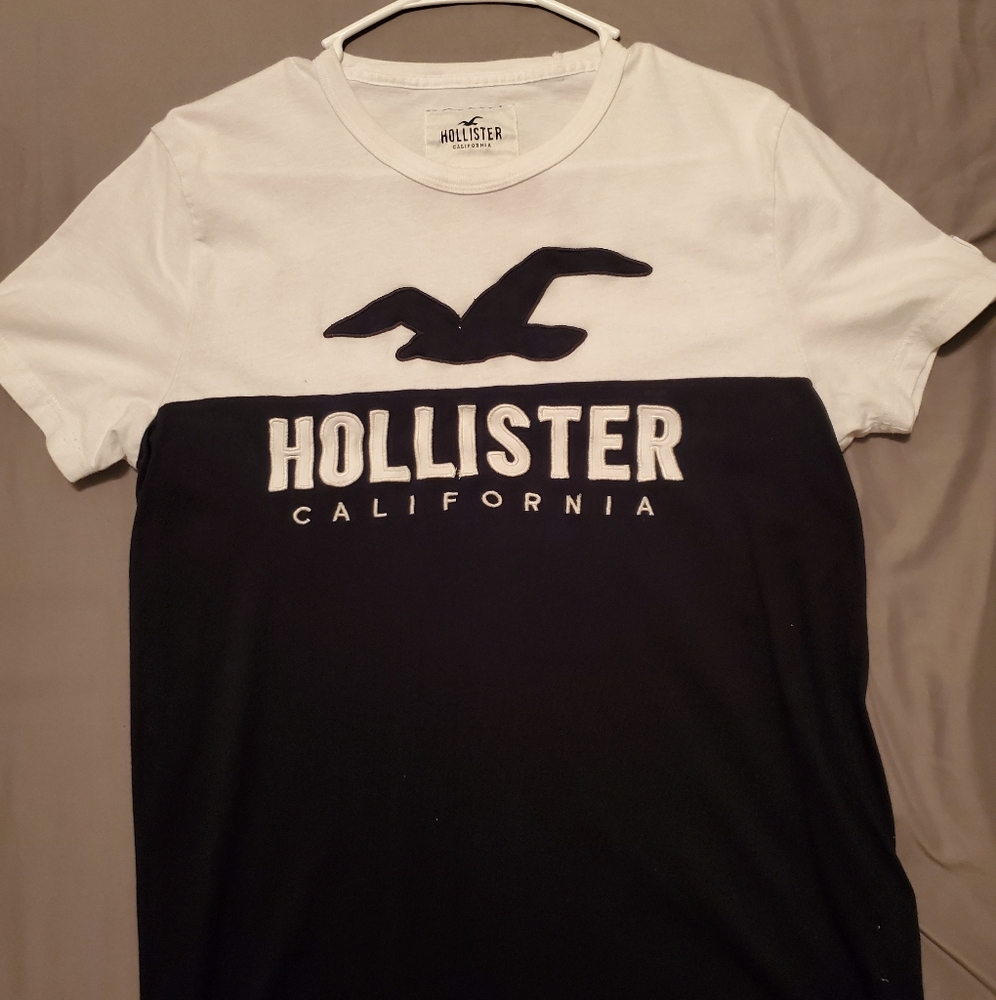 Hollister graphic tee
